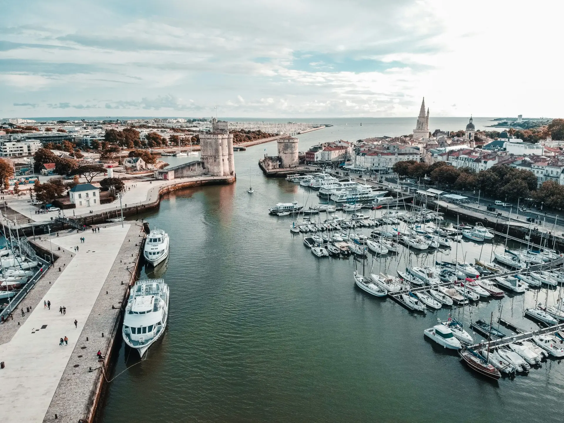 Vue aérienne du Vieux-Port de La Rochelle